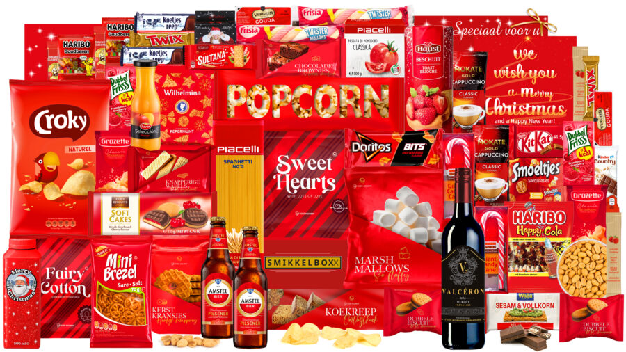 Een Kerstpakket met Merlot rode wijn en bier. Kerstattentie personeel. In een grote feestelijke kerstdoos.