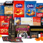 Feestelijk kerstpakket vol snacks, drank en zoetigheden