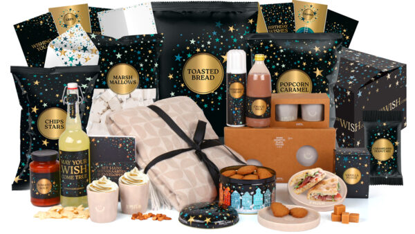 Kerstgeschenk met hapjes, drankjes en feestelijke verpakking
